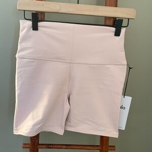 ALO 5” Airbrush High-Waist Biker Short, a pink Quartz, size M